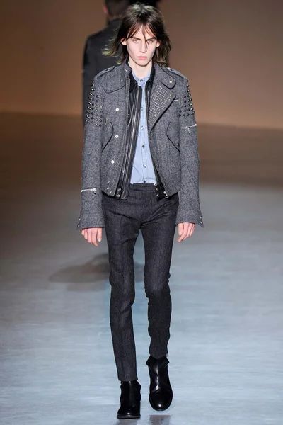 Look 10